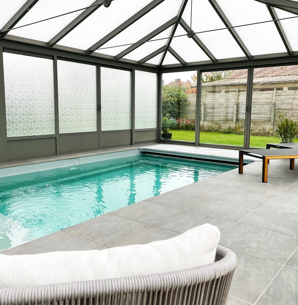 Piscine intérieure avec extension d'habitation